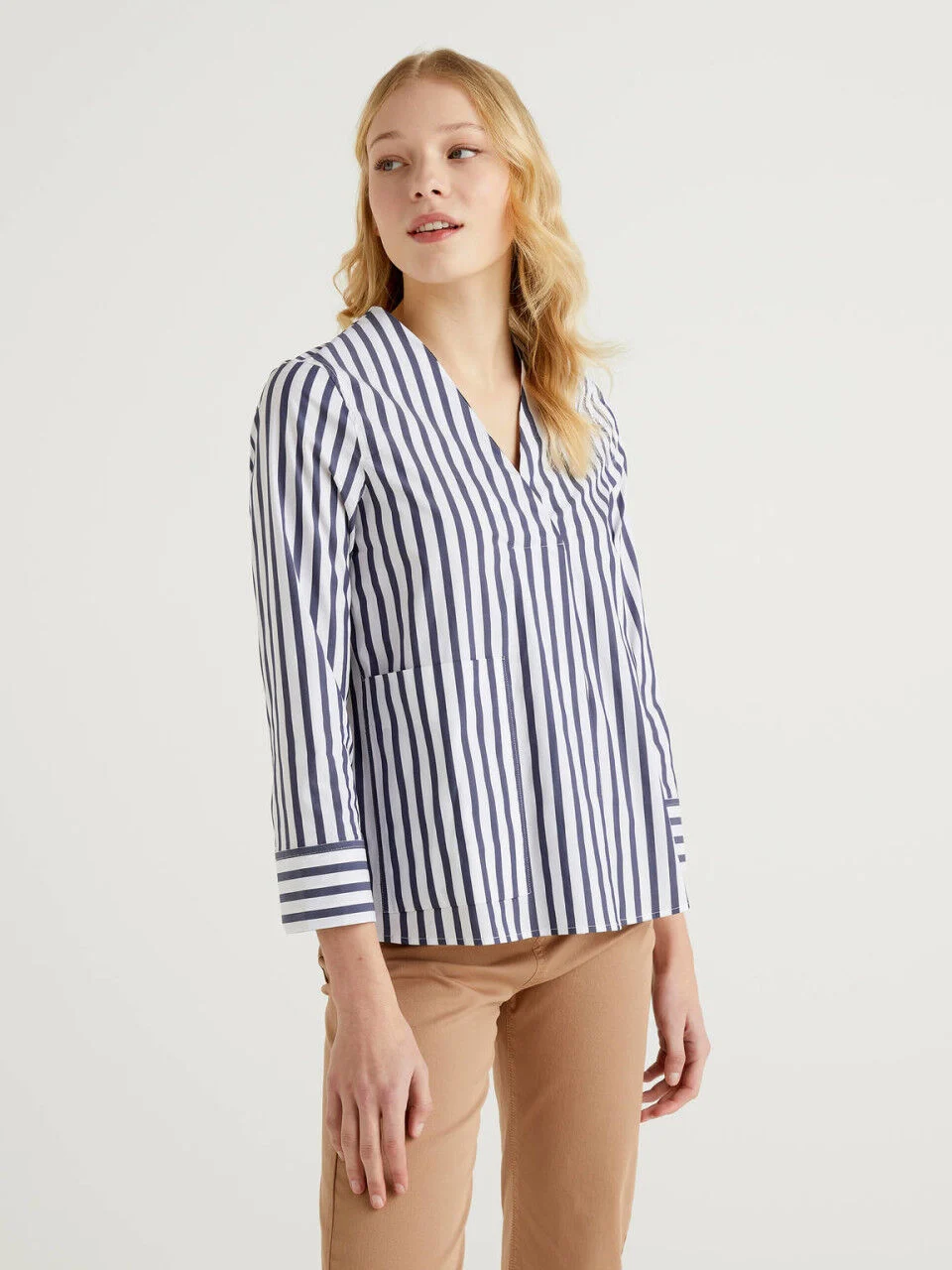 Blusa con maxibolsillo