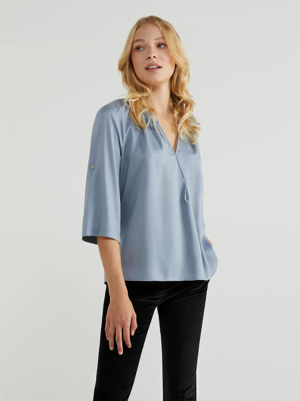 Blusa con escote de pico