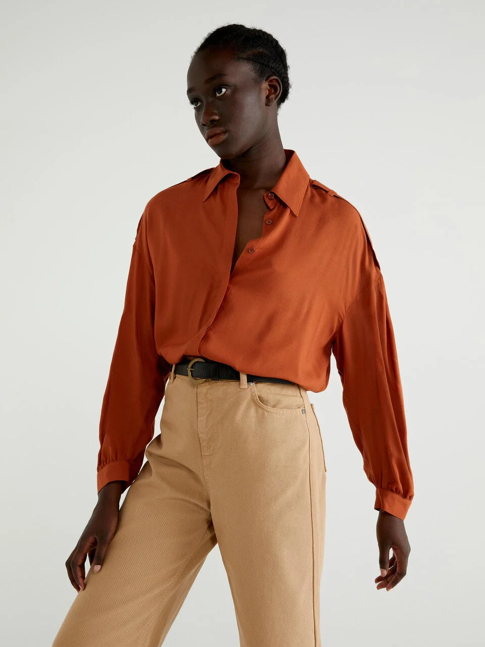 Camisa con alamares
