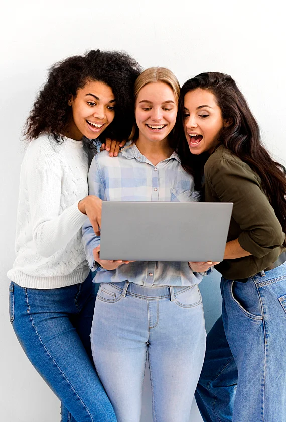 mujeres contactando